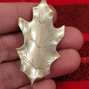 Vintage Stuart NYE sterling silver oak leaf brooch