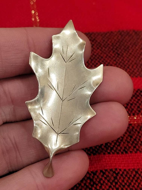 Vintage Stuart NYE sterling silver oak leaf brooch