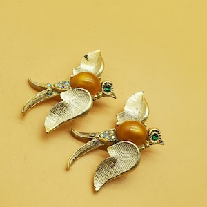 vintage jelly belly rhinestone bird brooch  set