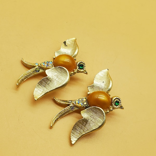 vintage jelly belly rhinestone bird brooch set