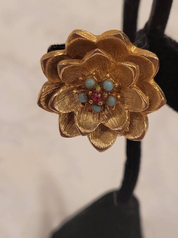 Vintage Polcini gold tone flower earrings with fa… - image 1