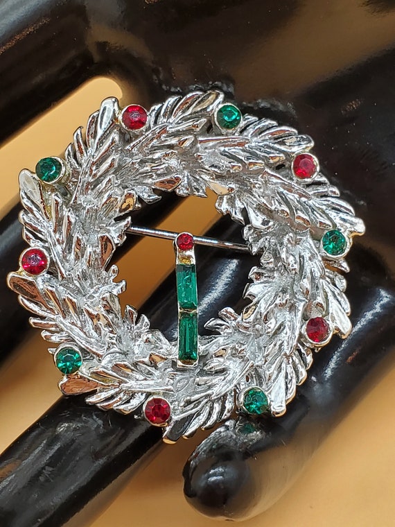 Vintage rhinestone Christmas wreath brooch