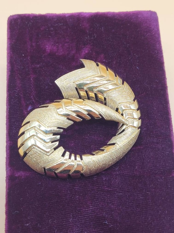 Vintage Monet gold tone coil abstract design gold tone brooch