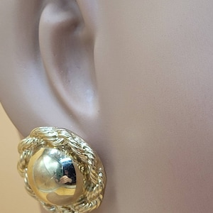 Vintage Trifari TM gold tone round ball earrings with chain outline