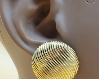 Vintage Monet gold tone wire wrap design clip on earrings