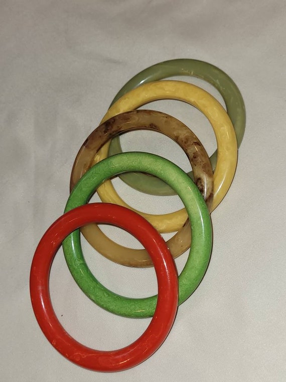 Vintage colorful bakelite bangles, set of 5 - image 9