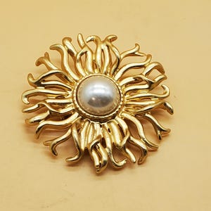 vintage large Matte gold tone sunburst brooch with faux pearl center