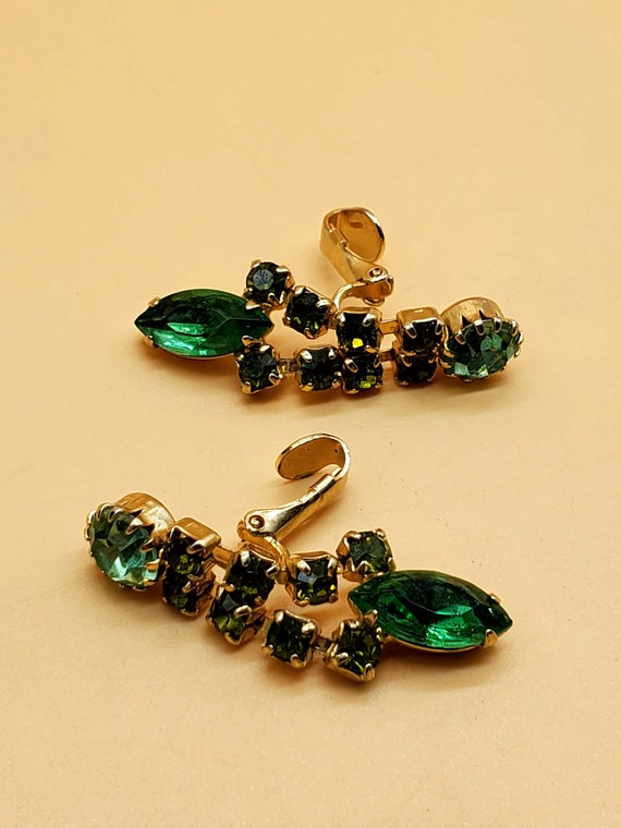 Vintage dangling green rhinestone clip on earrings - image 6