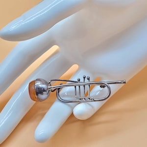 Vintage sterling silver trumpet brooch