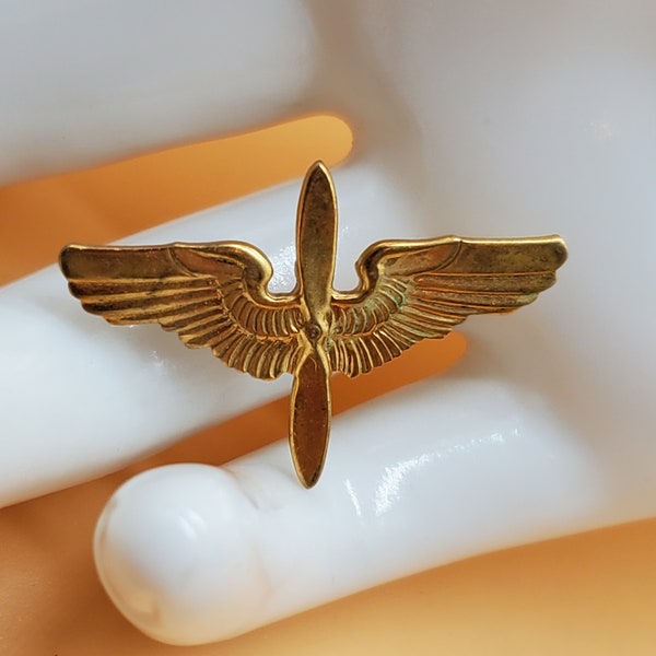 Vintage gold tone winged prop military pin