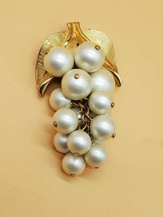 Vintage Park Lane faux pearl grape cluster brooch… - image 8