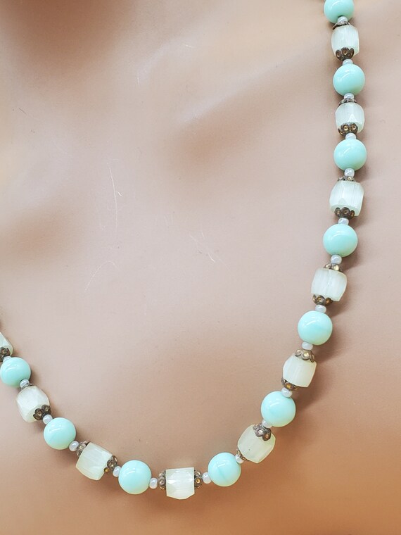 vintage pale green beaded necklace with fancy pin… - image 5