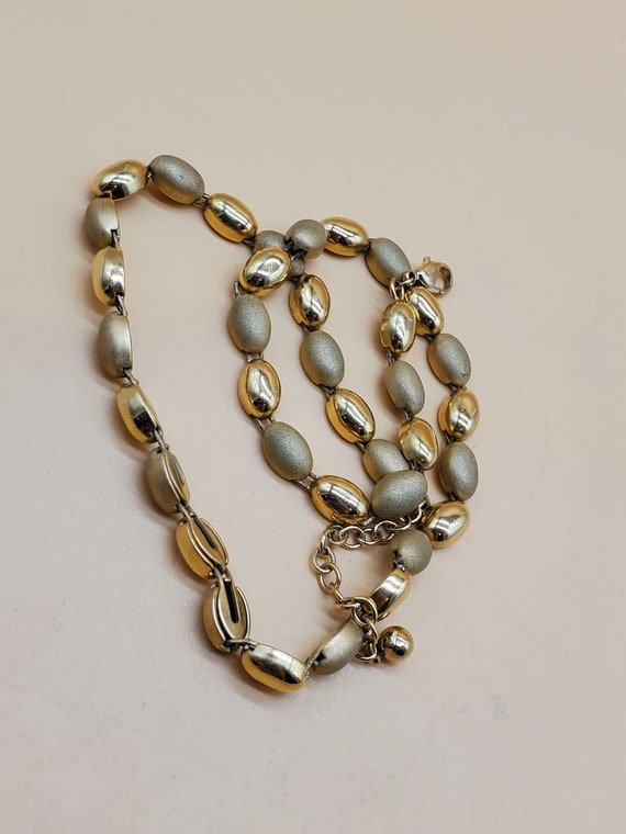 Vintage matte and shiny gold tone link necklace - image 7
