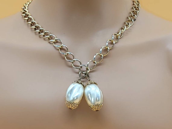 Vintage dangling faux baroque pearl pendant neckl… - image 1
