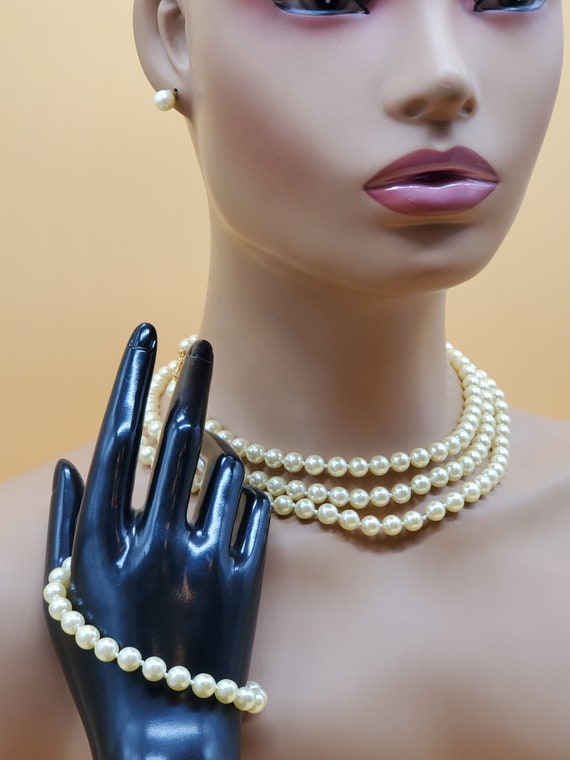 Vintage Avon faux pearl necklace, bracelet,  and … - image 2