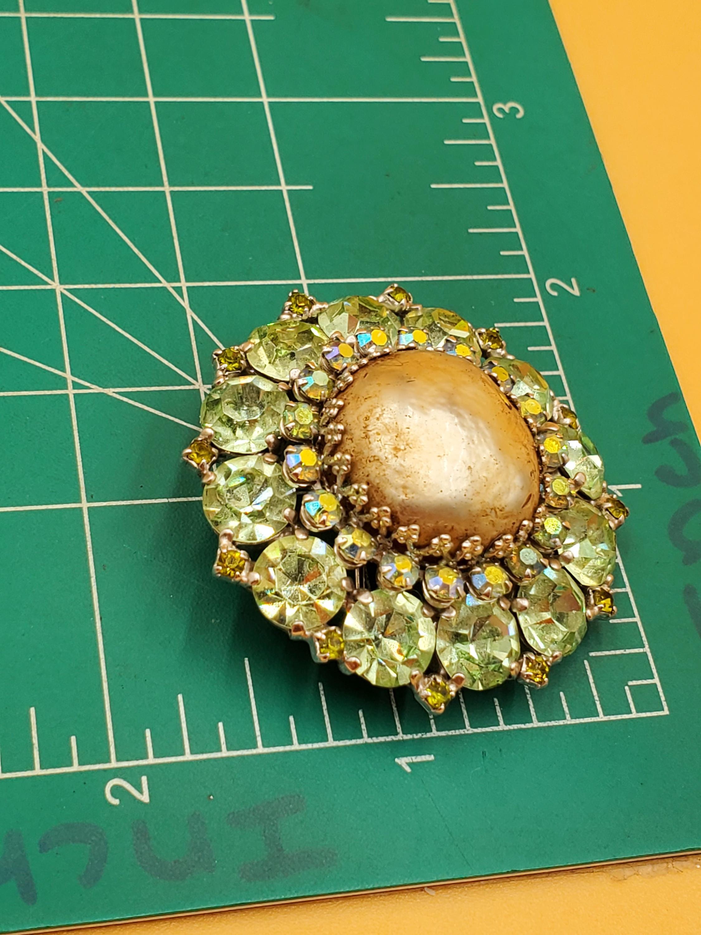 Vintage Weiss Mint Green Faux Baroque Pearls Rhinestones