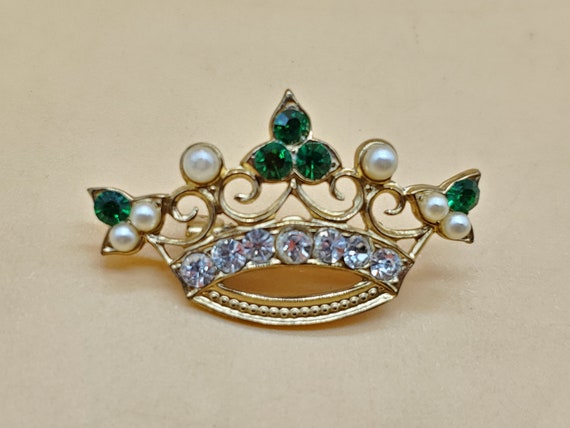 Vintage faux pearl rhinestone crown pin - image 5