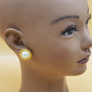 vintage gold tone faux pearl clip on earrings