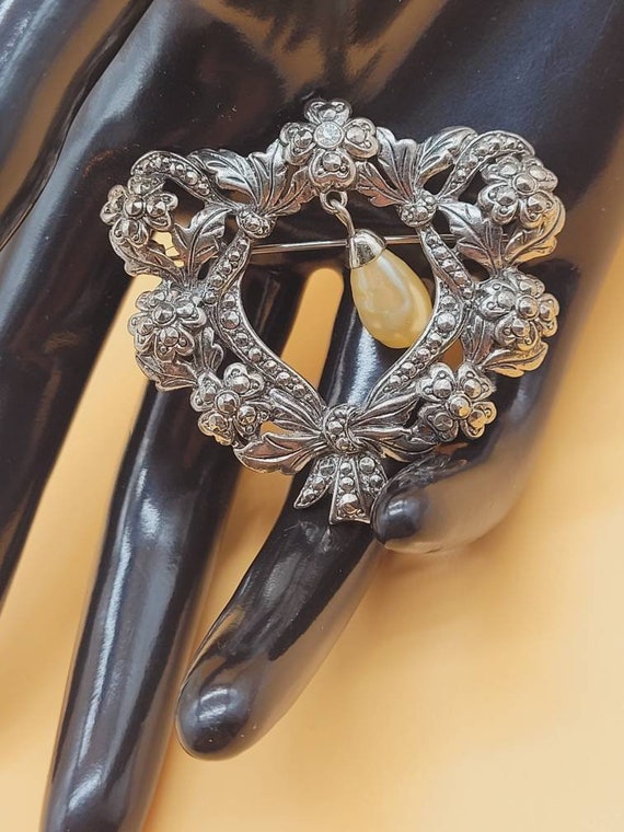 Broche Art Nouveau Ancienne En Étain Fleurs - Bijou Vintage Occasion - Décoration Ou Collection