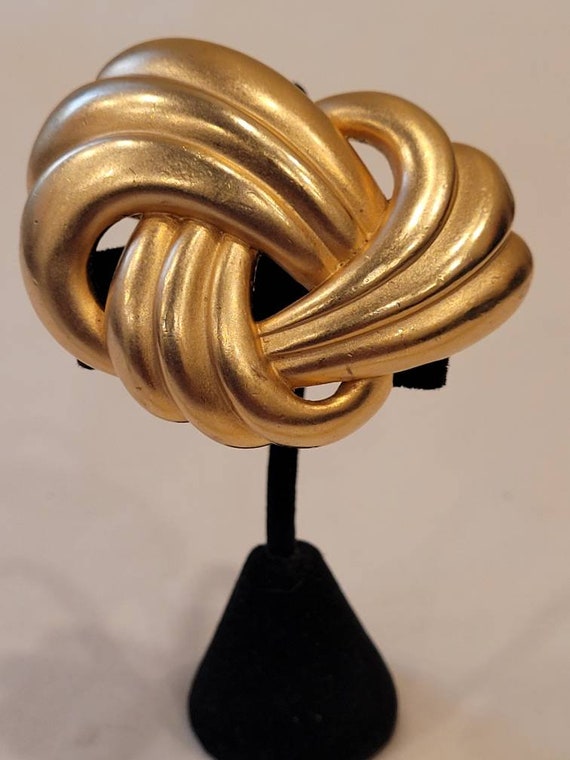 Vintage Erwin Pearl matte gold tone swirl pretzel 