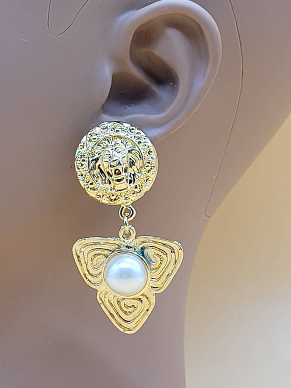 Vintage runway lions head faux pearl dangling cli… - image 2