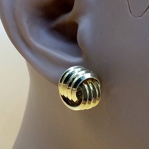 Vintage Trifari TM shiny gold tone knot clip on earrings