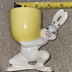 Vintage Holland Mold mischievous bunny cup dish