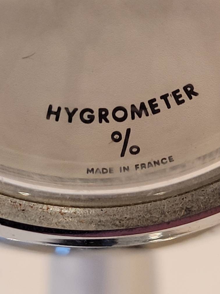 Ancien hygromètre de précision en métal (%rel) / Diamètre : 9.5 cm / Décoration vintage et rétro / En état de fonctionnement - France Ancien hygromètre de précision en métal (%rel) / Diamètre : 9.5 cm / Décoration vintage et rétro / En état de fonctionnement - France