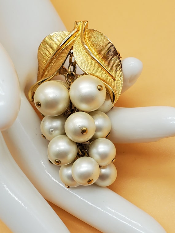 Vintage Park Lane faux pearl grape cluster brooch… - image 2