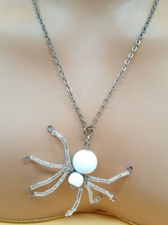 Vintage handmade glass beaded spider pendant neckl