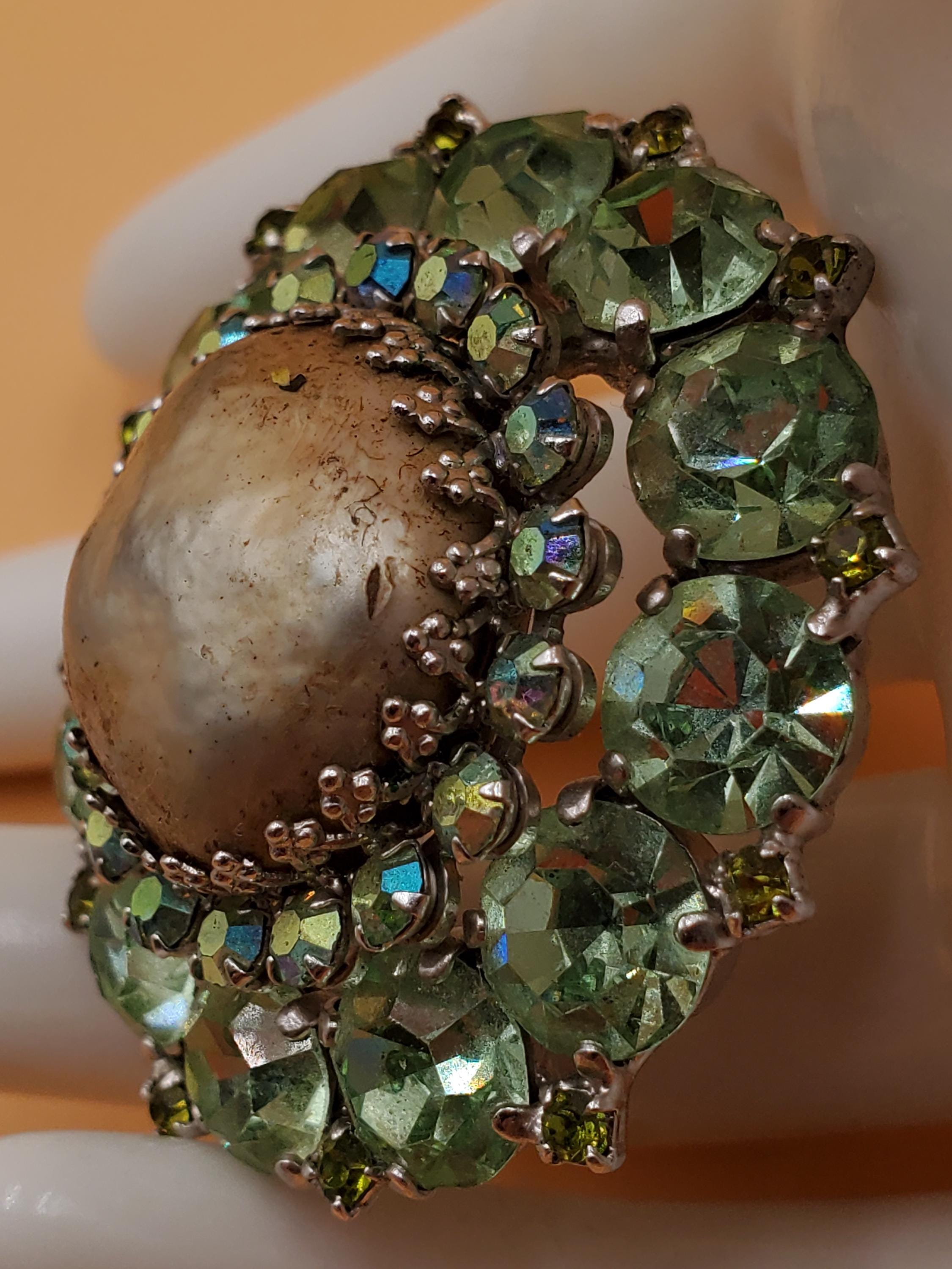 Vintage Weiss Mint Green Faux Baroque Pearls Rhinestones