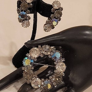 Vintage unmarked Weiss gray clear AB rhinestone round brooch with matching earrings