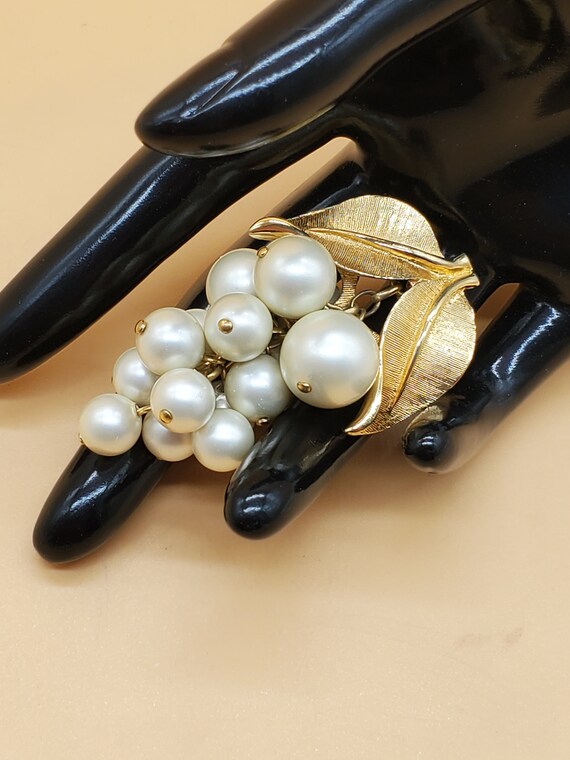 Vintage Park Lane faux pearl grape cluster brooch… - image 7