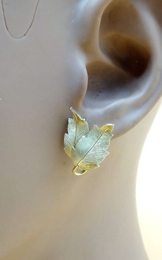 Vintage Krementz gold-filled leaves screw back earrings