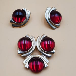 vintage gold tone red cabochon pierced earrings with matching brooch set