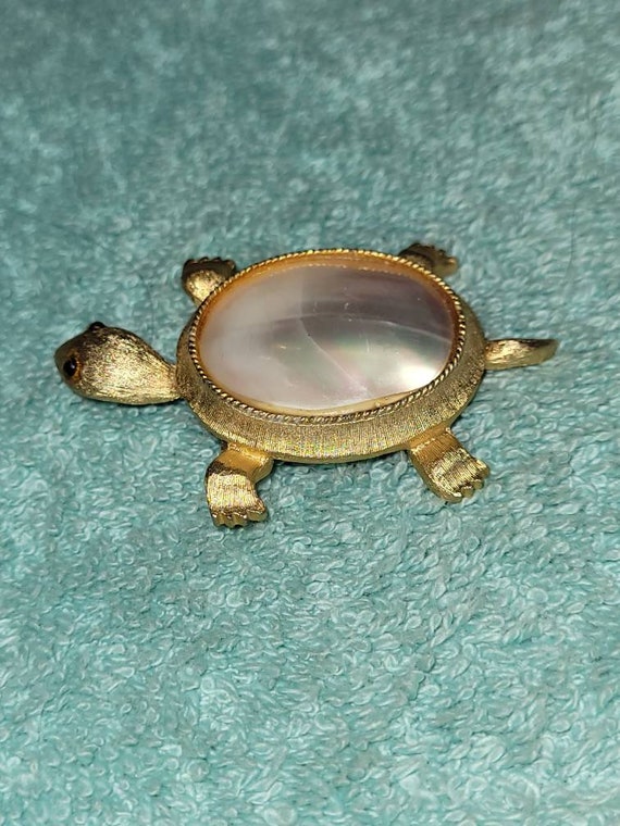 Vintage JJ MOP turtle brooch - image 2