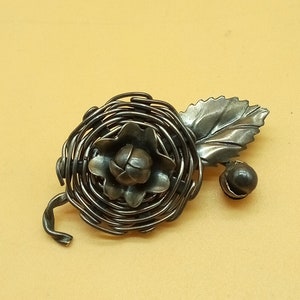 Vintage Southwestern style flower web brooch pin