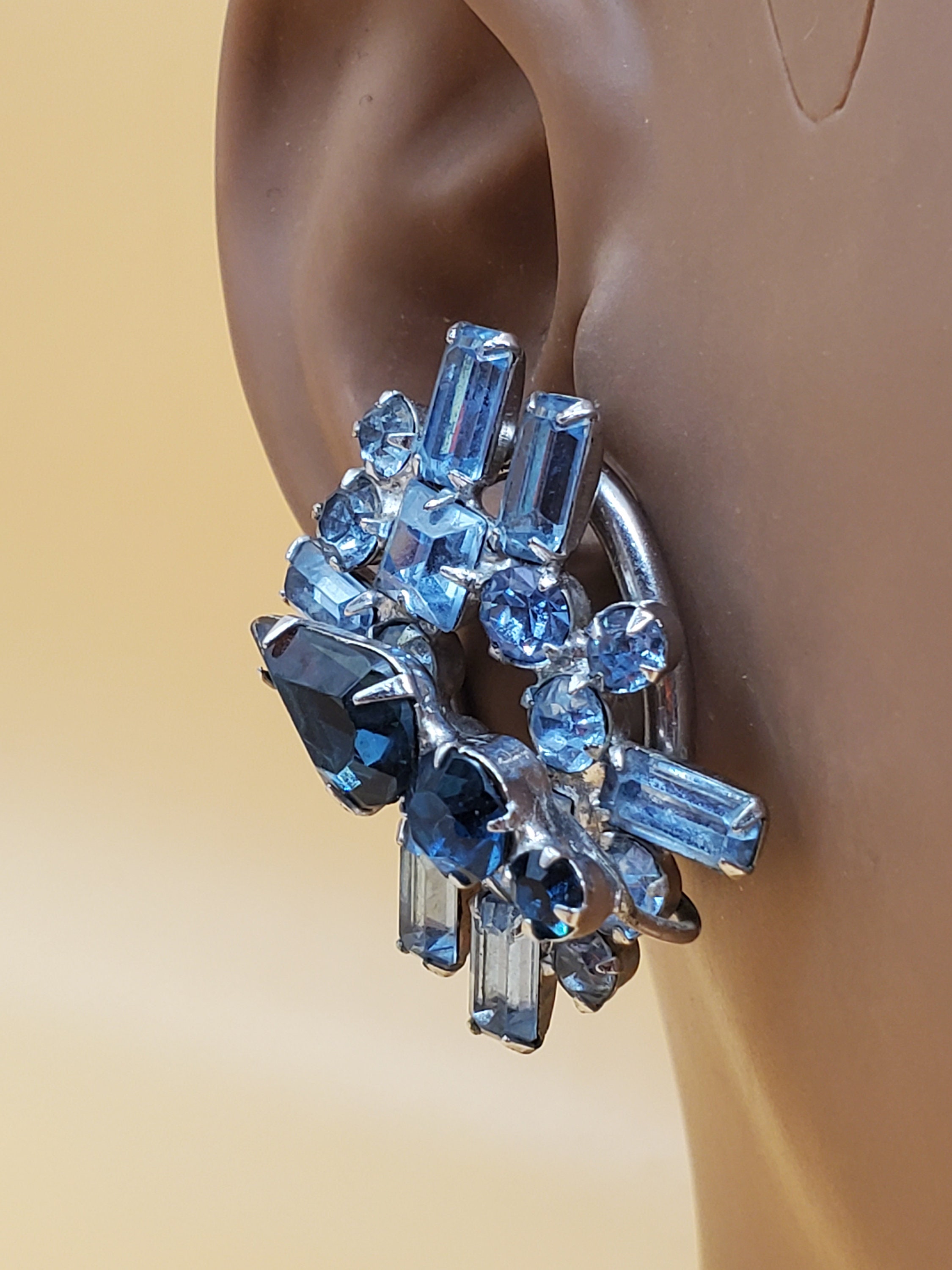 vintage High End blue crystal rhinestone clip on earrings