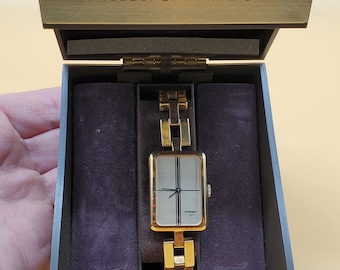 vintage VANTAGE 17 Jewel wind up watch with original box,  WORKS
