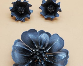 Vintage gray enamel clear rhinestone flower brooch with matching clip on earrings