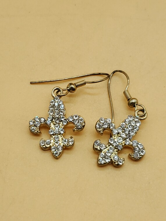 Vintage rhinestone Fleur-de-lis dangling earrings - image 7