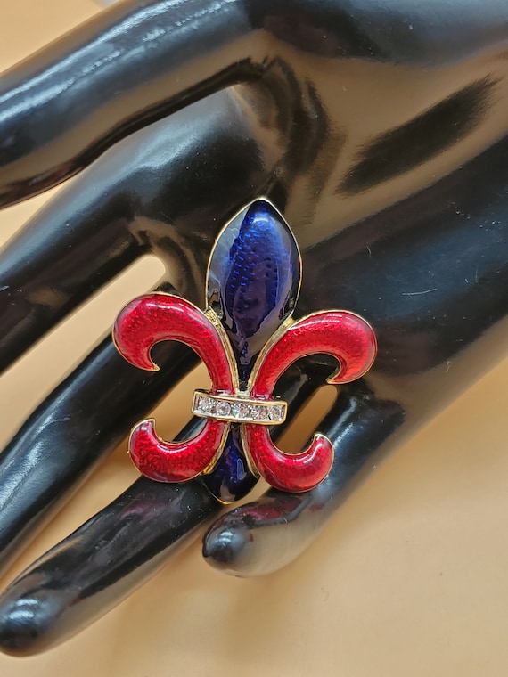 vintage enamel Fleur-de-lis brooch - image 1