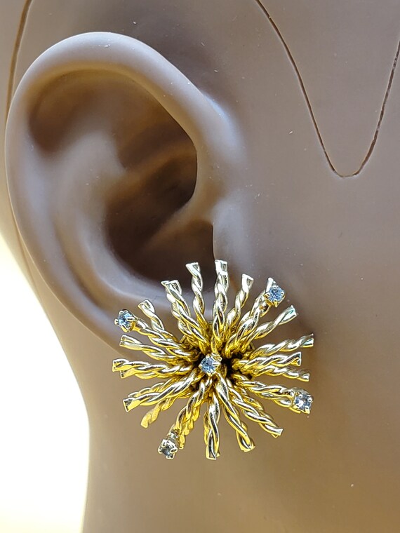 Vintage gold tone wire burst earrings with clear … - image 1