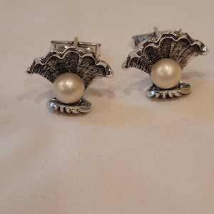 Vintage Judy Lee pearl classic shell cufflinks