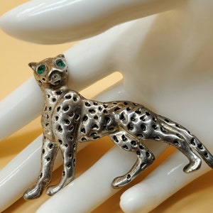 vintage silver tone cheetah brooch with green rhinestone eyes
