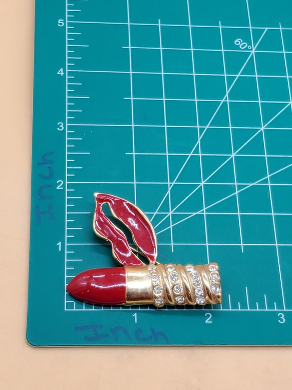 Vintage enamel rhinestone lipstick and lips brooch - image 9