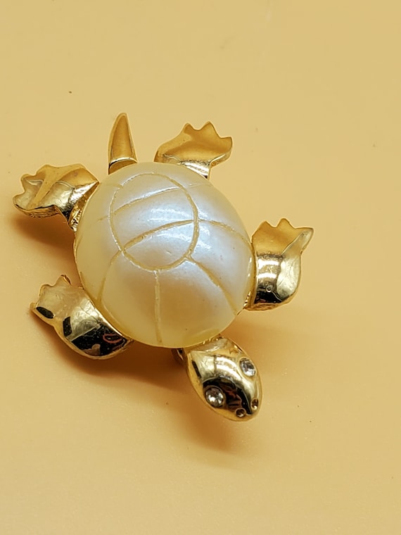vintage Crown Trifari gold tone faux shell turtle 