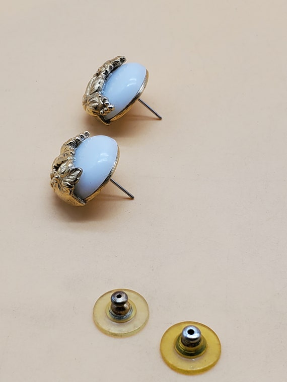 Vintage white glass gold grape cluster earrings - image 7