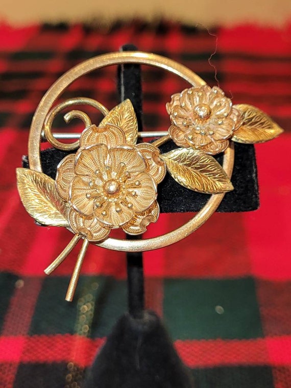 Vintage Krementz gold plated flower brooch