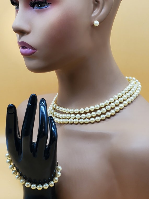 Vintage Avon faux pearl necklace, bracelet,  and … - image 3